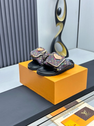 Louis Vuitton Pool Pillow Comfort sandals-45
